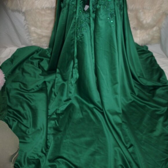 Green Floral Formal GOWN BY STACEES Size 16 NEW Short sleeve - Picture 8 of 13